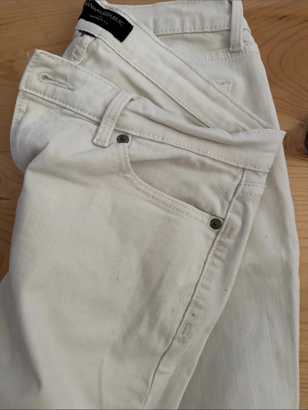 Banana Republic Women’s White Slim Straight Jeans